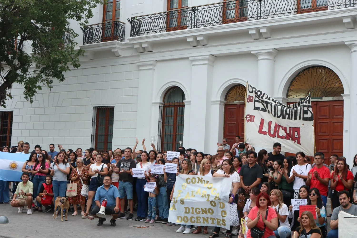 Autoconvocados: “Llamamos a la docencia de toda Catamarca a tomar la huelga en nuestras manos y parar masivamente el martes 14 de octubre”
