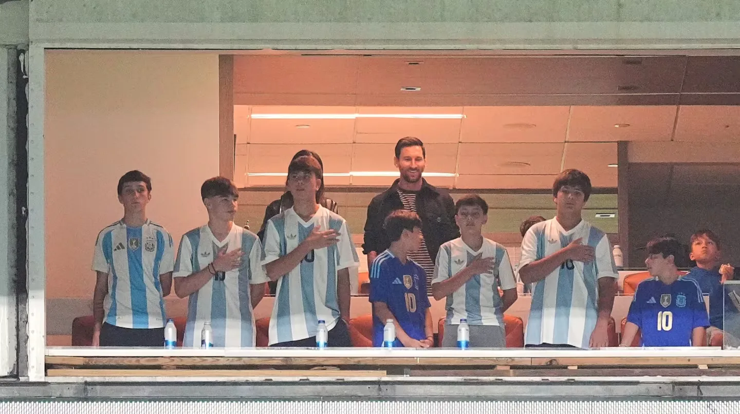 Es viral la reacción de los hijos de Messi cuando sonó el Himno en la previa al partido de la Selección con Venezuela