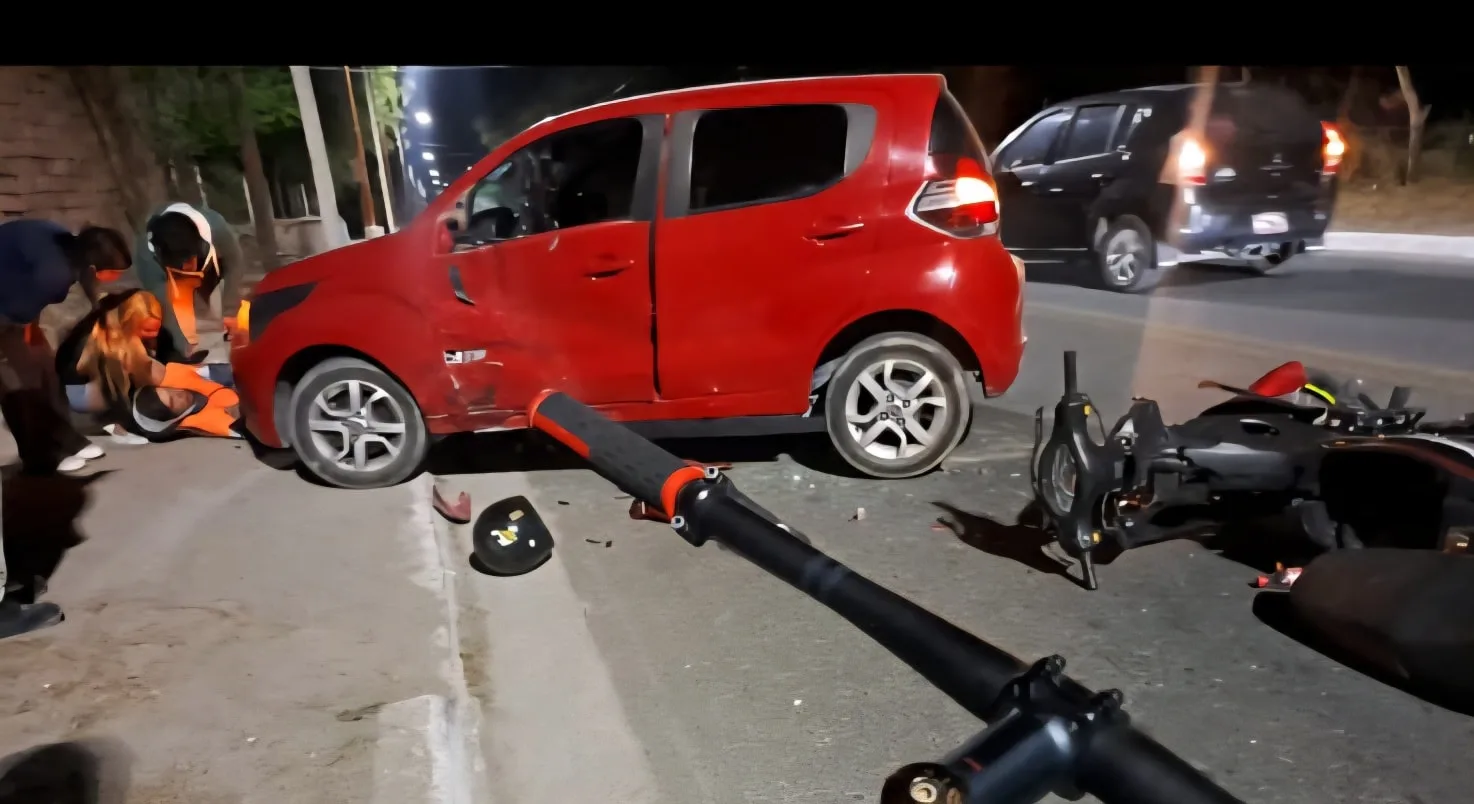 Catamarca: la imprudencia de una automovilista terminó con un motociclista hospitalizado