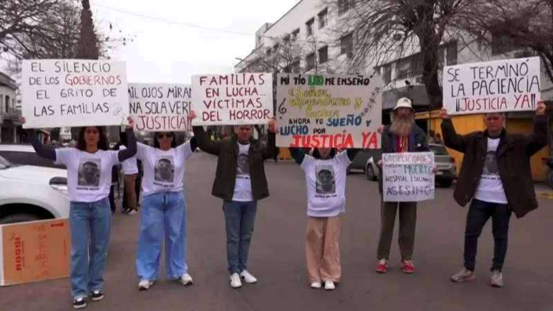 Fentanilo: marcha de familiares en Rosario, donde murieron una 30 personas