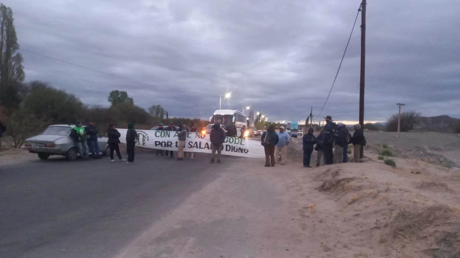 Catamarca: continúa el piquete de municipales en la Ruta 40 en Santa María