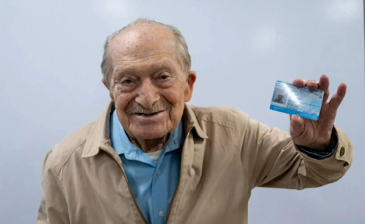 “Manejo con mucha prudencia”: mendocino renovó su licencia de conducir a los 100 años