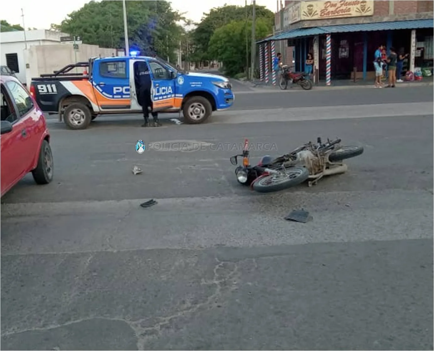 Mujer hospitalizada en Catamarca al ser atropellada por un motociclista en la Capital