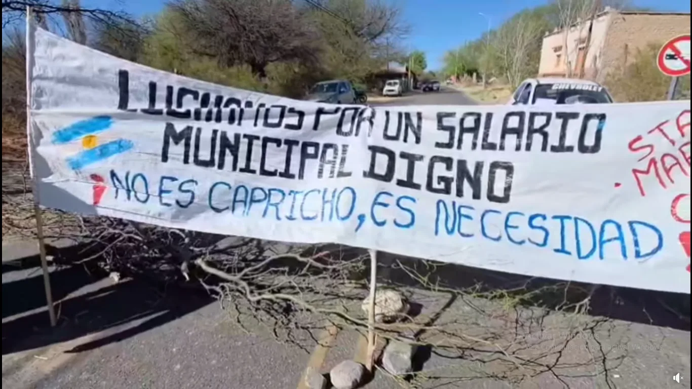 Catamarca: hubo acuerdo por el aumento salarial y se levanta el corte de ruta en Santa María