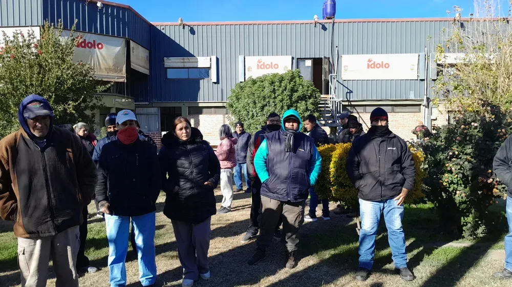 Catamarca: rescataron y hospitalizaron el trabajador despedido de CAMINO SA que amenazaba quitarse la vida