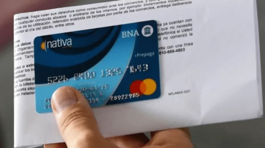 Becas Catamarca Incluye: entregan tarjetas de crédito del Banco Nación a beneficiarios