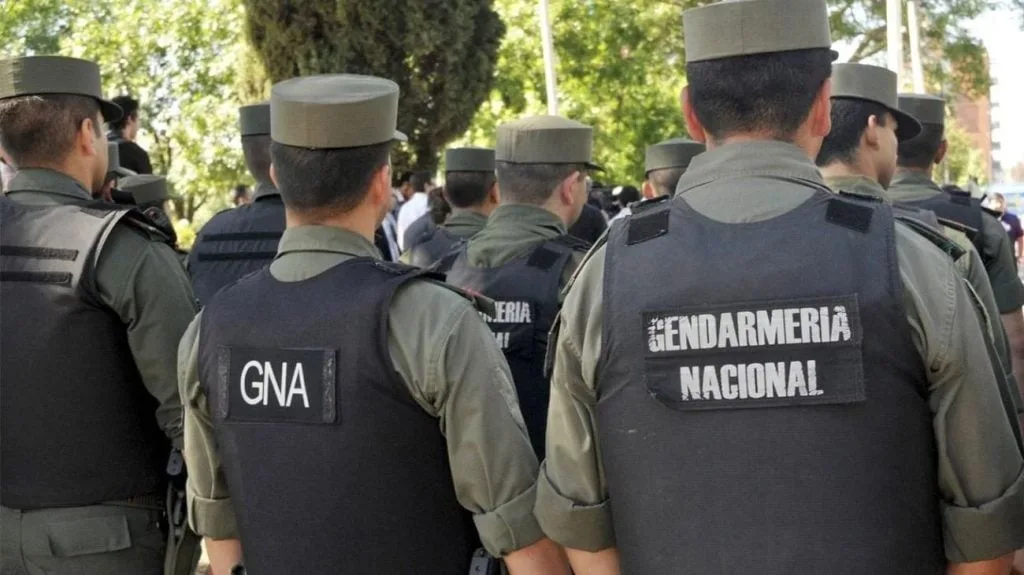 Gendarme pidió al padre de una chica de 15 años para ser su “novio” y días después la llevó sin autorización a un camping junto a una niña de 11