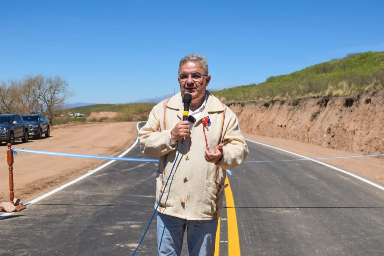 Raúl Jalil sigue recorriendo obras en el interior
