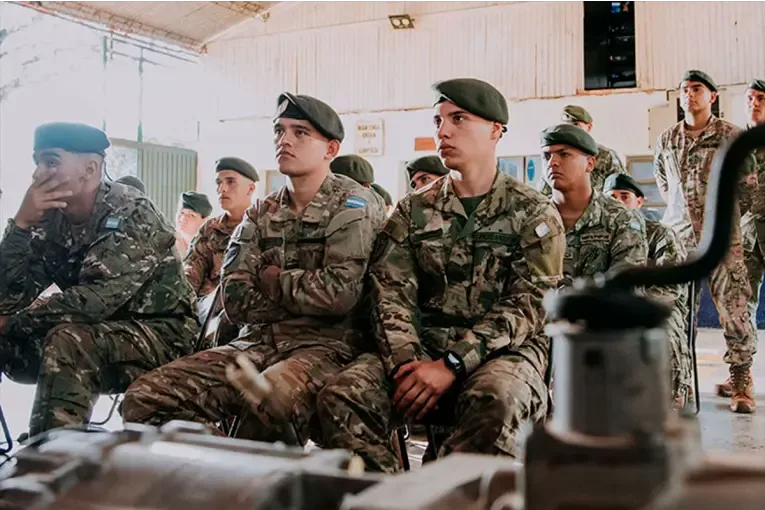 FFAA: cuál es el salario de un soldado voluntario, oficiales y suboficiales en noviembre de 2025 con aumento