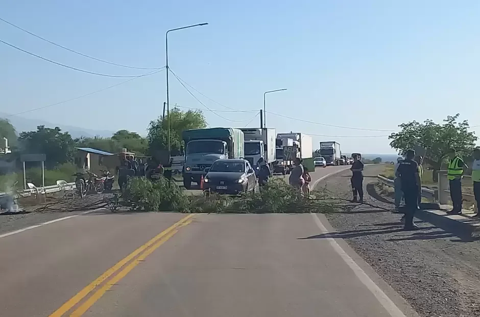 Catamarca: en Chumbicha cortan la Ruta 38 reclamando por agua