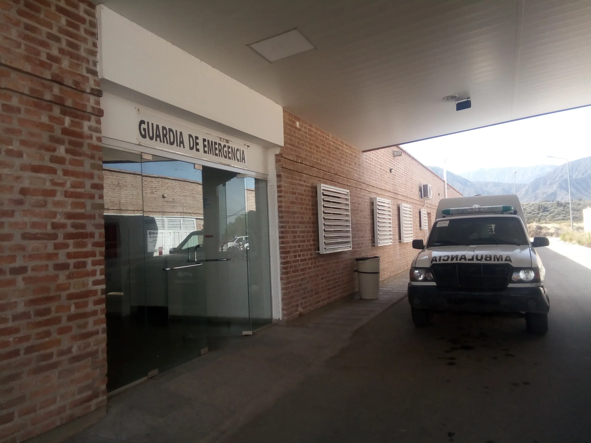 Catamarca: motociclista andalgalense sufrió quemadura en el rostro al enredarse con un cable en plena avenida