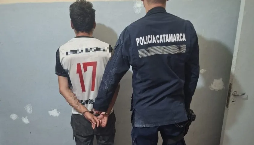 Catamarca: joven robó una campera y amenazó con acuchillar a policías antes de ser detenido