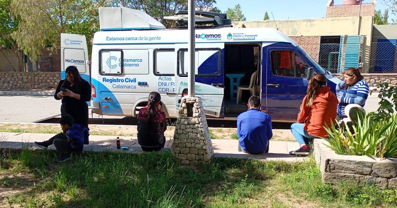 Hoy jueves en Catamarca, el Móvil del Registro Civil estará en la plaza Crisanto Gómez