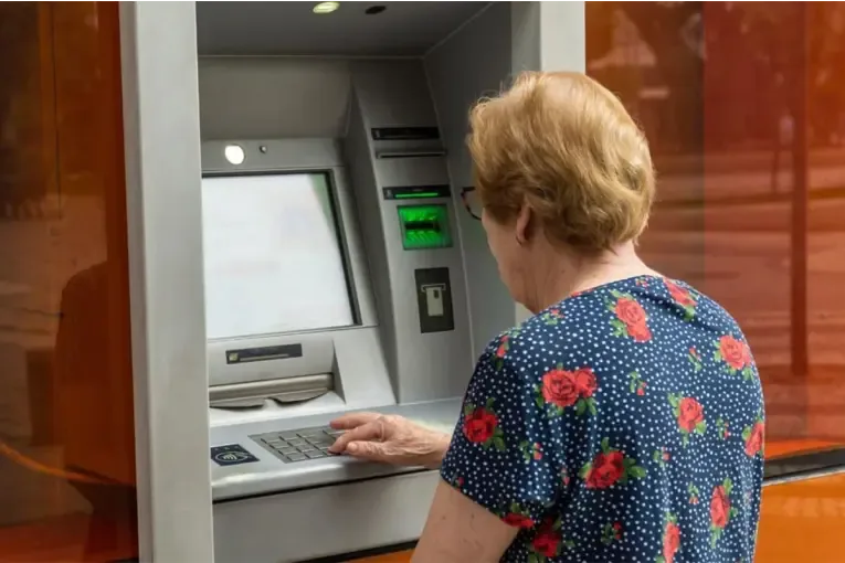 Cuánto cobrarán los jubilados en diciembre con el aumento, bono y aguinaldo