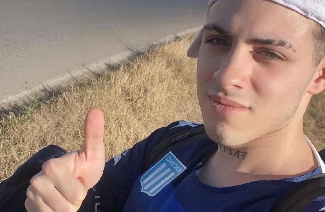 El hincha de Racing que viajó “a dedo” está nominado a los premios The Best