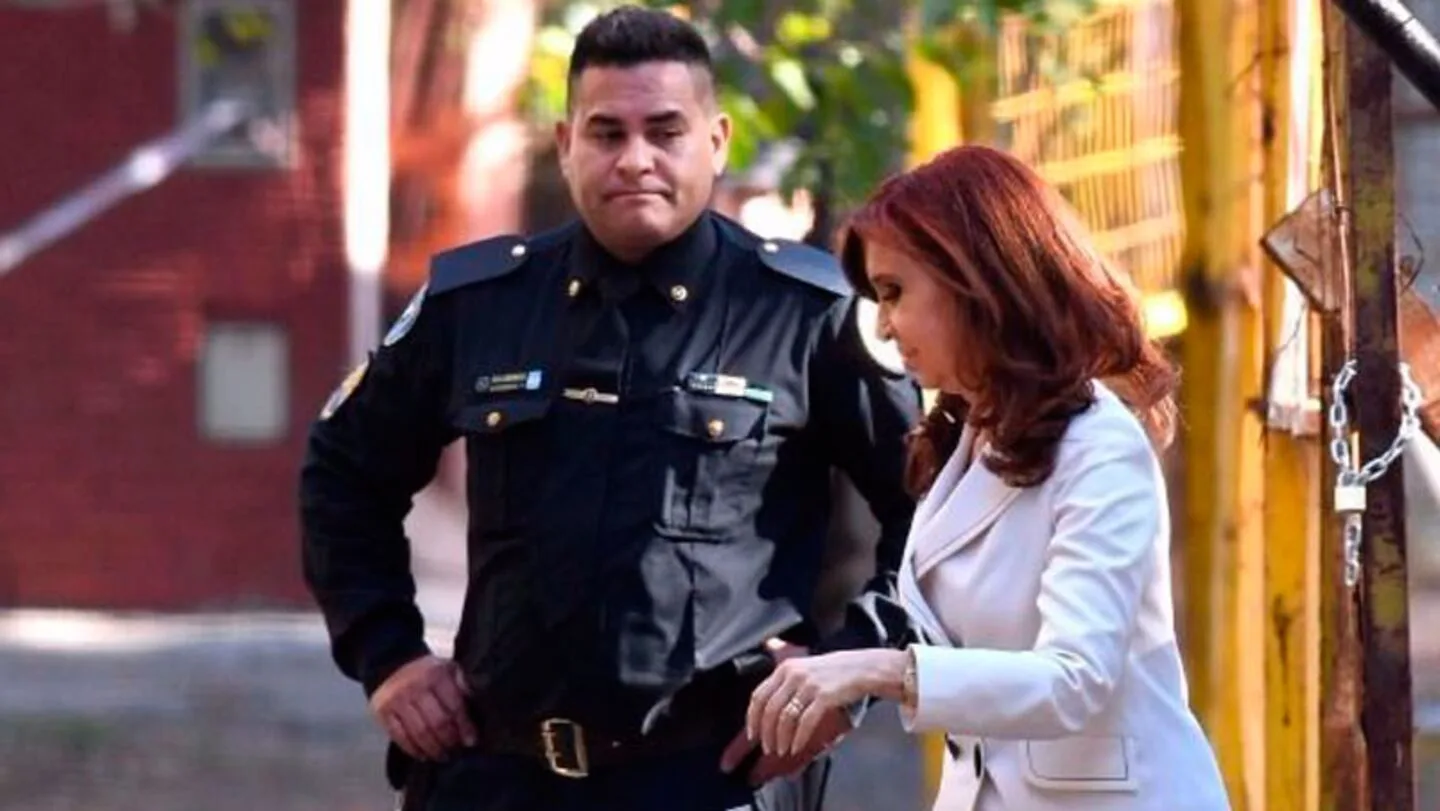 Coimera: Cristina Kirchner, solo por los 40 hechos de corrupción que le leyeron, recibió mas de US$ 10 millones en coimas