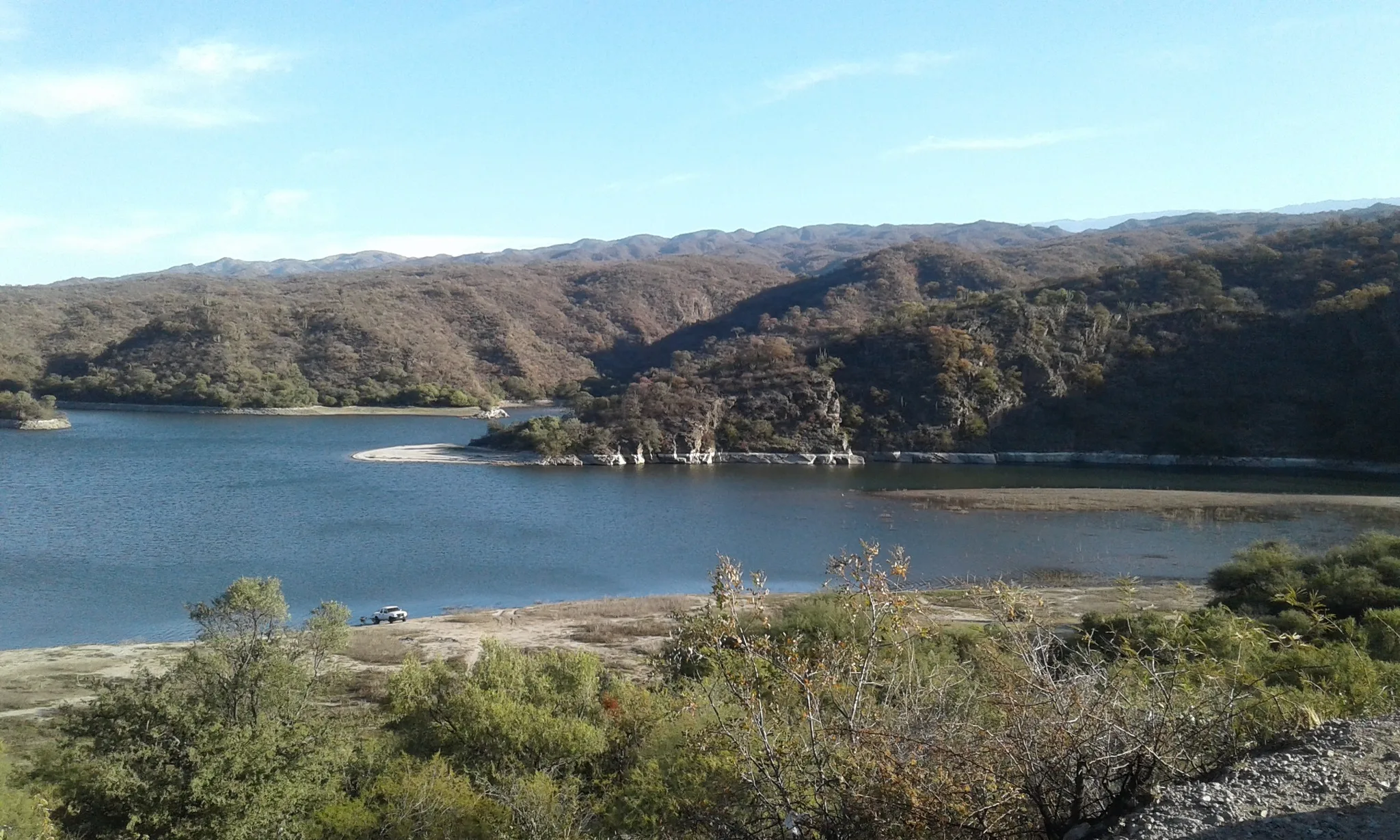 Aguas de Catamarca trabaja para mitigar los efectos de las algas en el Dique Las Pirquitas