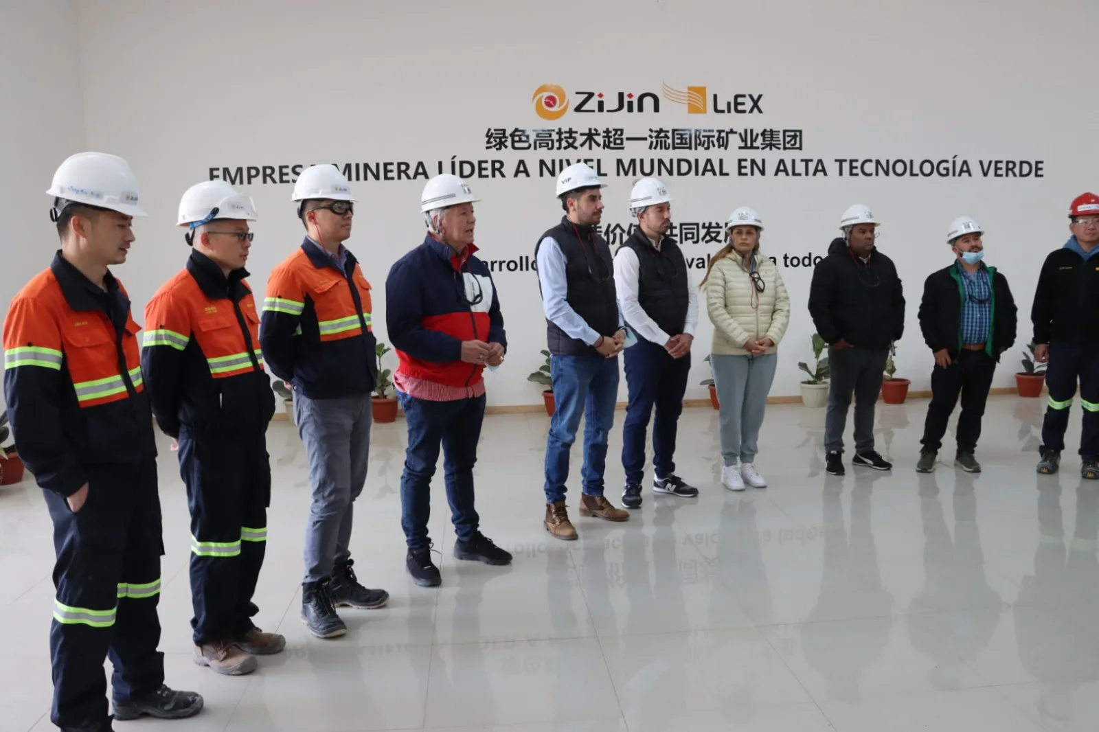 Catamarca: autoridades de La Rioja visitaron la Planta de Procesos de Fiambalá, recibidas por representantes de Zijin-Liex