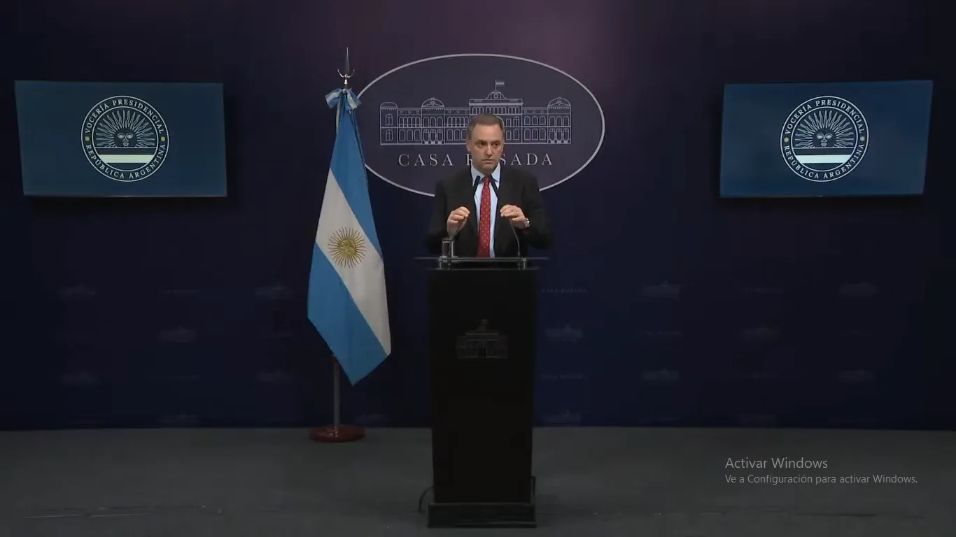 Adorni negó que la reforma laboral modifique la Ley de Empleo Público y fijó postura sobre el monotributo